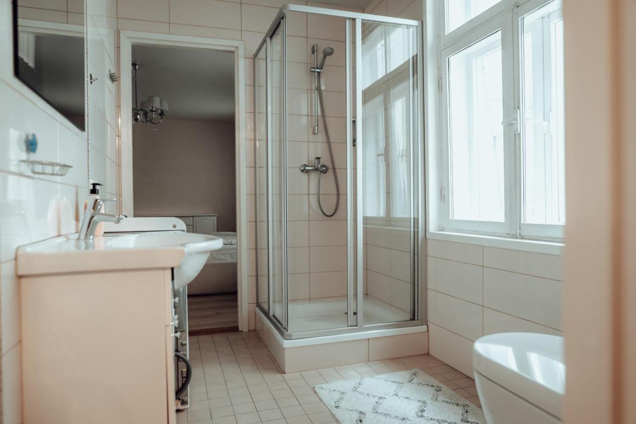 Dream Stay - Spacious 1-Bedroom Apartment In The Old Town Tallinn Bagian luar foto